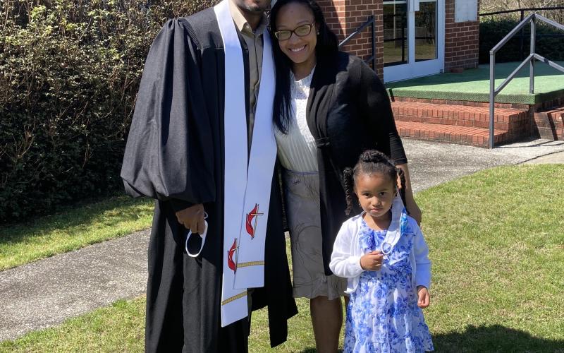Pastor D’Andre Ash with his wife and daughter.