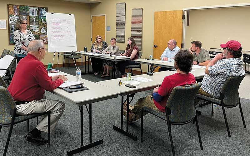 Press photo/Mia Overton Franklin Town Manager Amie Owens (standing), town administrative staff, Town Council members and Mayor Jack Horton discuss the proposed 2024-25 budget during a workshop on April 16 at Town Hall.