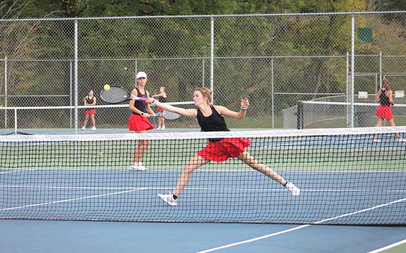 Senior Caroline Deal makes a difficult return at the net in Franklin’s #2 doubles match versus Rabun Gap-Nacoochee Oct. 3 (Press photo/Will Woolever)