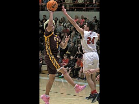 Andy Scheidler sports@thefranklinpress.com Doug Plemmons feels good about where Franklin’s boys basketball team sits heading into conference play.  That might not come as a huge surprise, however, based on the Panthers’ 10-1 record and what they’ve achieved so far this season.  “I know our conference will bring a lot of challenges,” said Plemmons, who’s in his 19th year coaching the Panthers. “We started off young. We had to learn how to play together. We had a lot of first-time varsity players. We’re basic