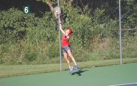 Senior Lydia Holland handles a tough bounce against Tuscola Aug. 23. (Press photo/Will Woolever) 
