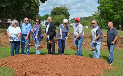 Press photo/Mia Overton - Kathy Peek (left) and Dave Linn (right) joined town officials in the groundbreaking for the inclusive playground at the new park the town is building off First Street in East Franklin. “We look forward to seeing a lot of kids out here enjoying this wonderful park,” said Mayor Jack Horton. Town Council members and staff at the ceremonial groundbreaking included Vice Mayor Stacy Guffey, Town Manager Amie Owens, Mayor Jack Horton, and Town Council members Mike Lewis and Joe Collins.