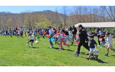(Press photo/Vickie Carpenter) Children and their families participating in the annual Easter Egg drop presented by LifeSpring Community Church. See more photos on The Franklin Press Facebook page.