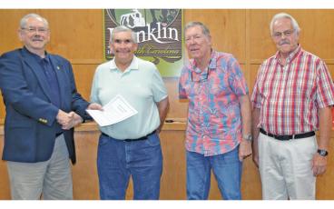 Press photo/Mia Overton Franklin Mayor Jack Horton presents a proclamation designating Sept. 10-16 as Help Homeless Veterans Week. Receiving the proclamation are Ned Kraft, Fred Frankland and Dennis Dalgleish, members of the Men’s Group from First Presbyterian Church. 