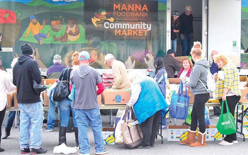 Press photo/Linda Mathias MANNA mobile food pantries in Macon County have drawn as many as 520 people.