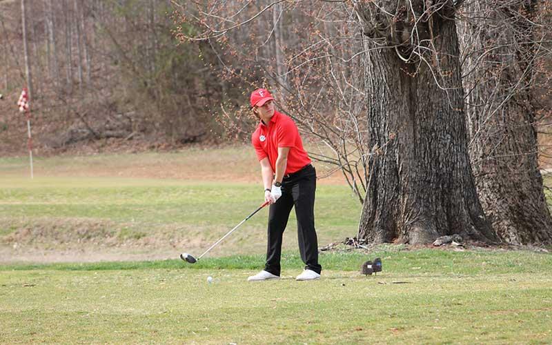 Senior Ashton Shope lines up a fifth-hole tee shot at the Franklin Golf Course earlier this season. (Press photo/Will Woolever)